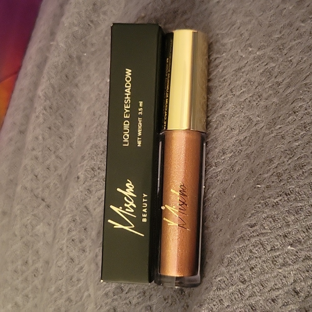 Mischi liquid sparkly eyeshadow, 3.5 ml net weight